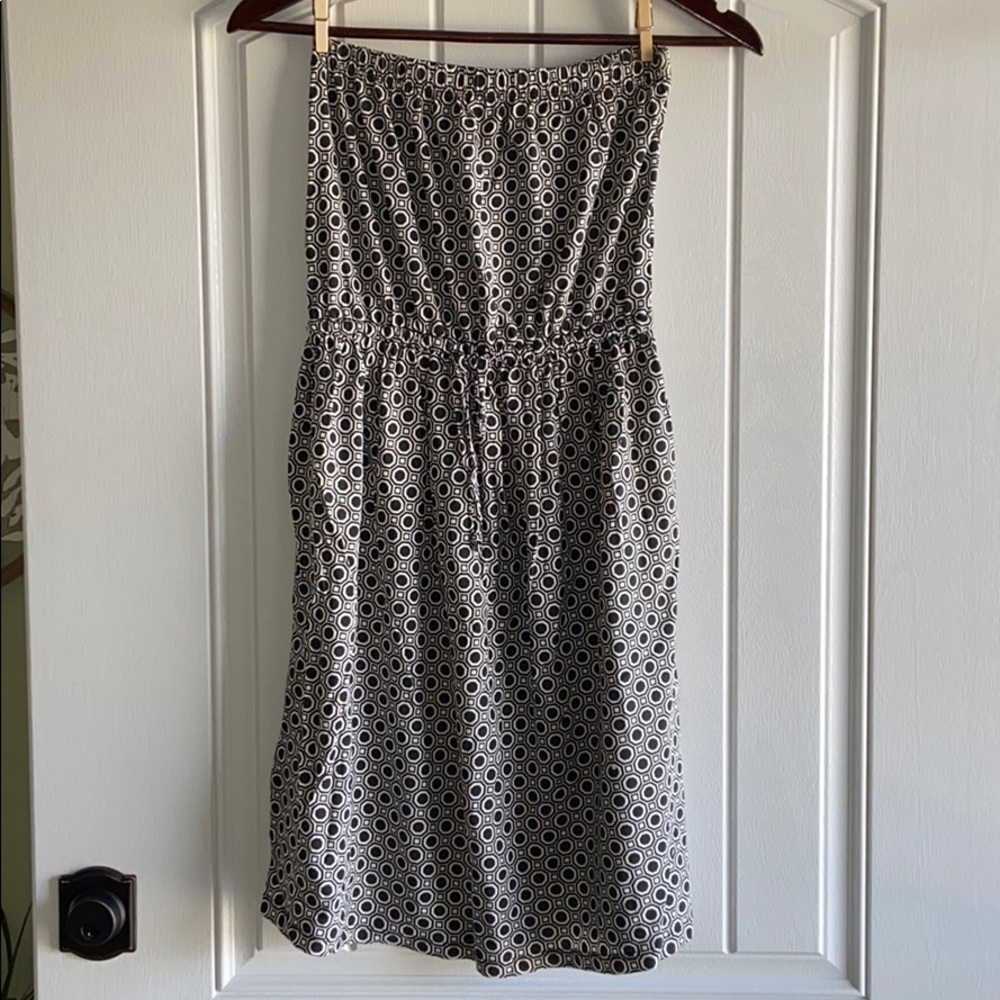 Black and white patterned dress